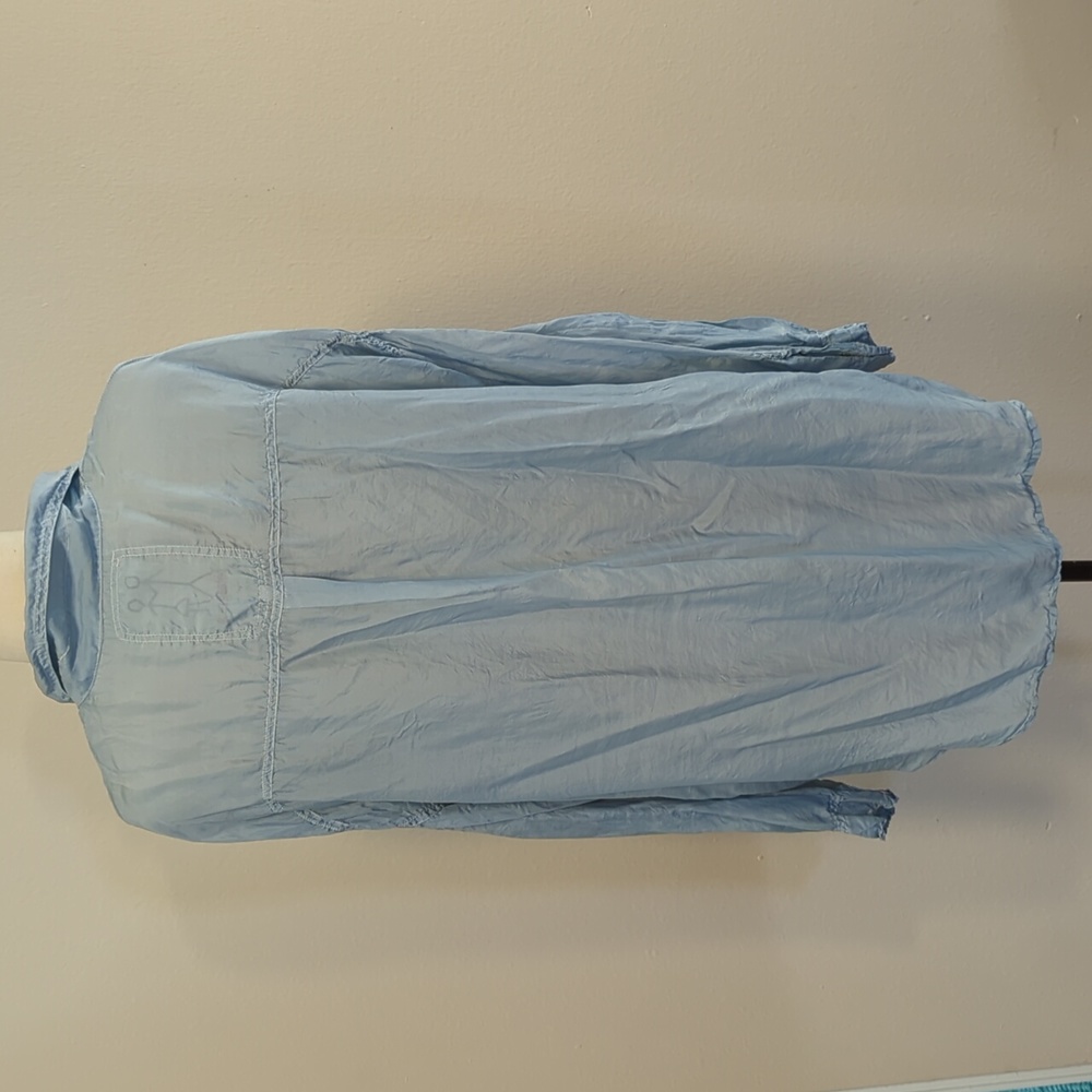 Pale blue oversized shirt in 100% silk - Picture 4 of 7